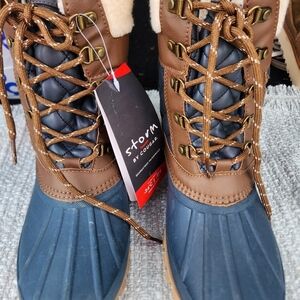 Womens Winter Waterproof Boots/ Cougar/ size 11